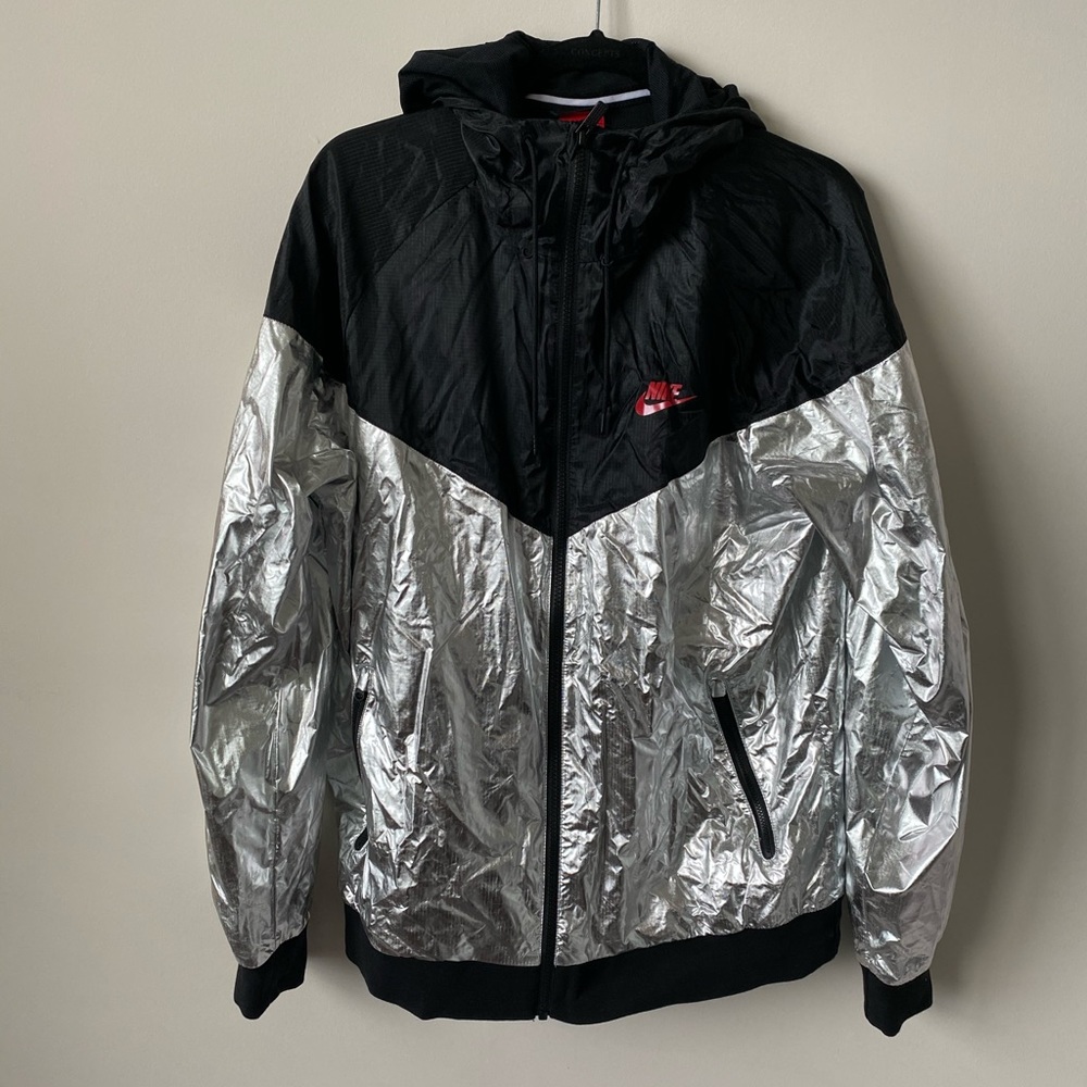 Nike Men’s Sportswear Windrunner Jacket